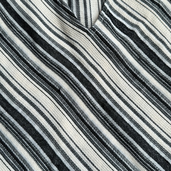 BCBG Maxazria striped cream/black asymmetrical V neck fringe tunic - size M - Picture 6 of 7